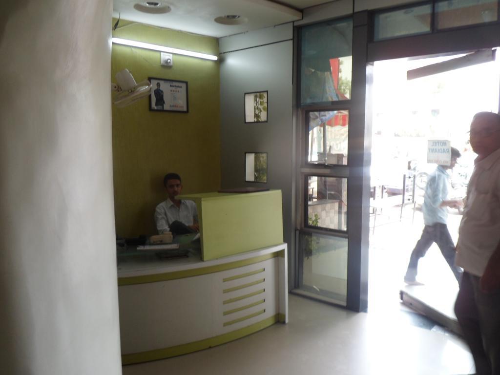 Hotel Atithi Ahmedabad Esterno foto