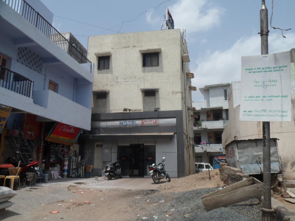 Hotel Atithi Ahmedabad Esterno foto