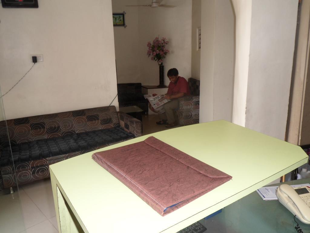 Hotel Atithi Ahmedabad Esterno foto