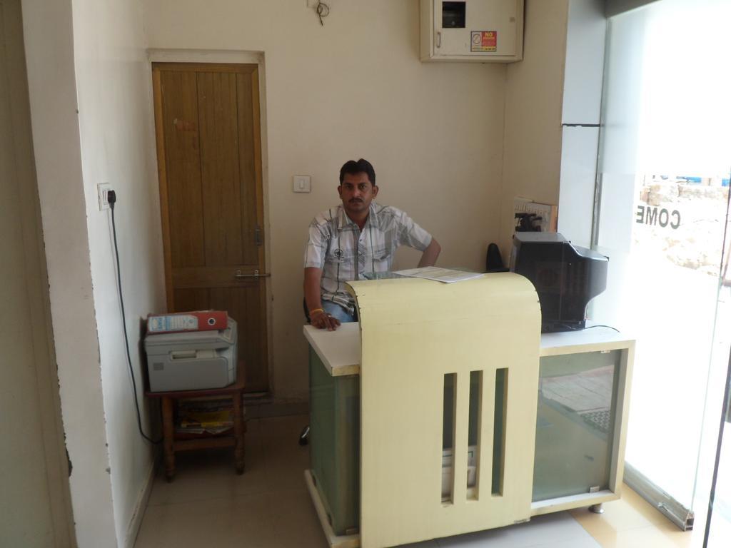 Hotel Atithi Ahmedabad Esterno foto