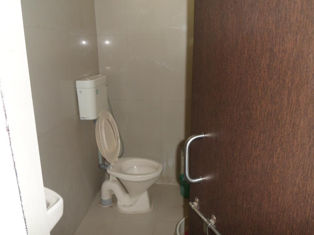 Hotel Atithi Ahmedabad Esterno foto