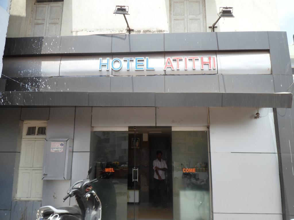 Hotel Atithi Ahmedabad Esterno foto