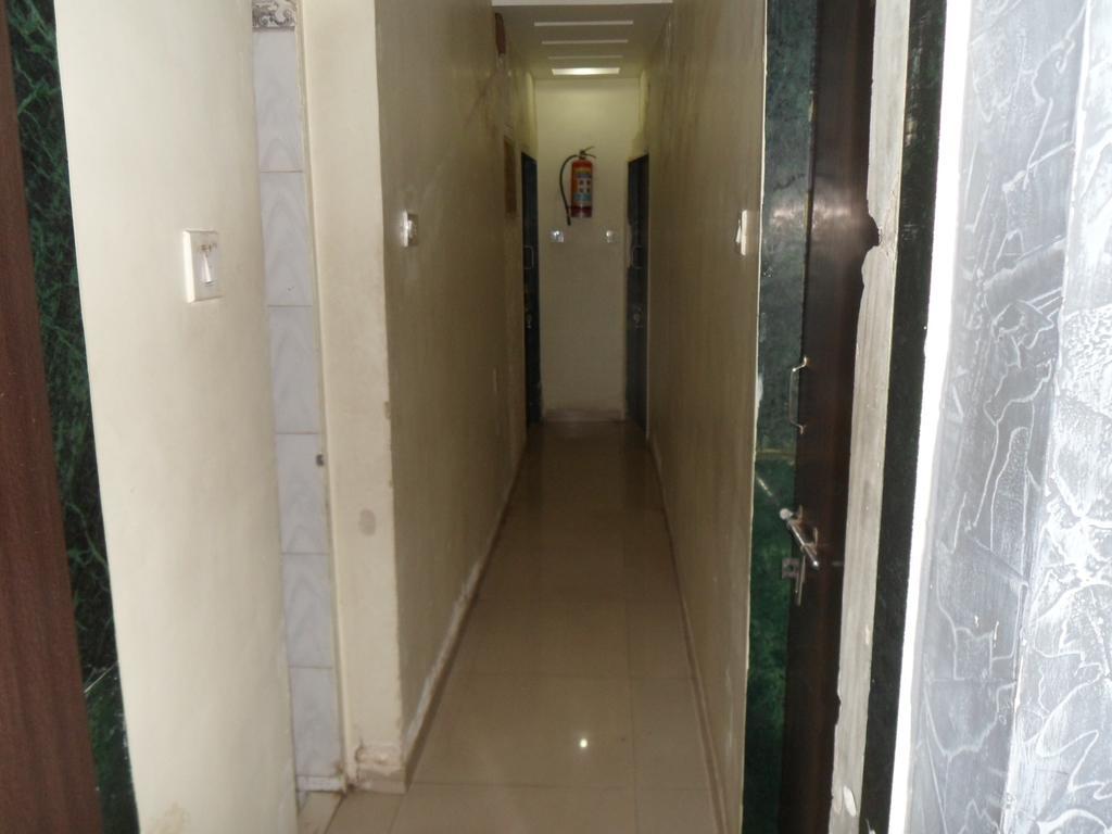 Hotel Atithi Ahmedabad Esterno foto