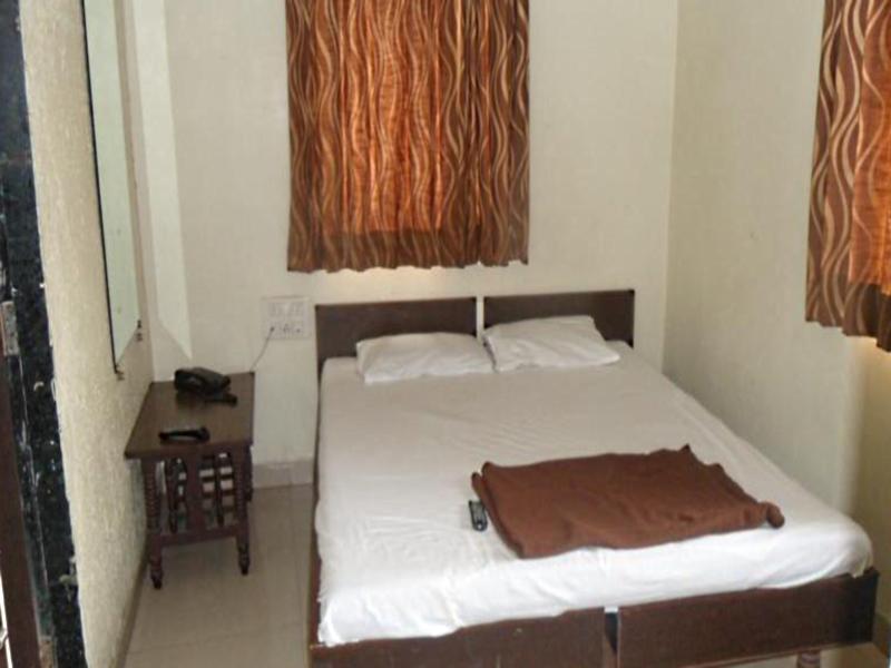 Hotel Atithi Ahmedabad Esterno foto